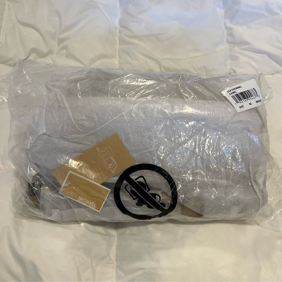 Michael Kors Maisie 2-in-1 Pebbled Leather Sling Pack Waist Bag Camel NWT - Picture 6 of 12